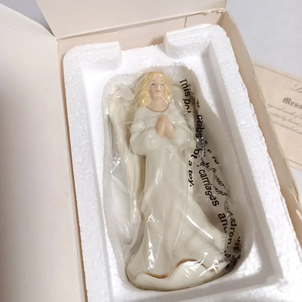 Lenox Messenger of Peace Angel w/ 24k Gold Trim w/Box New
